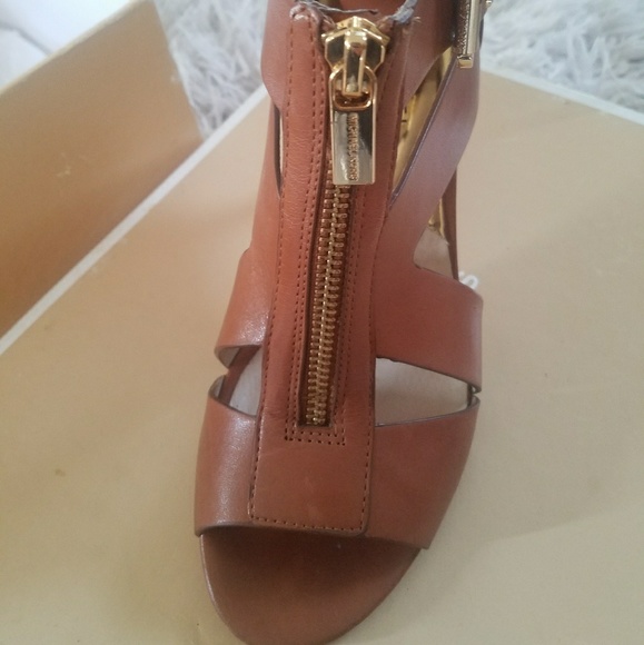 Michael kors heels - Picture 3 of 7